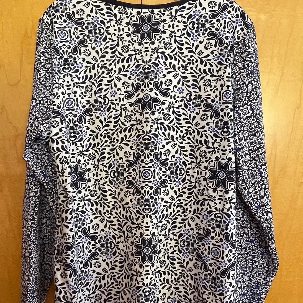 Womans' Rashguard - Picture 3 of 4